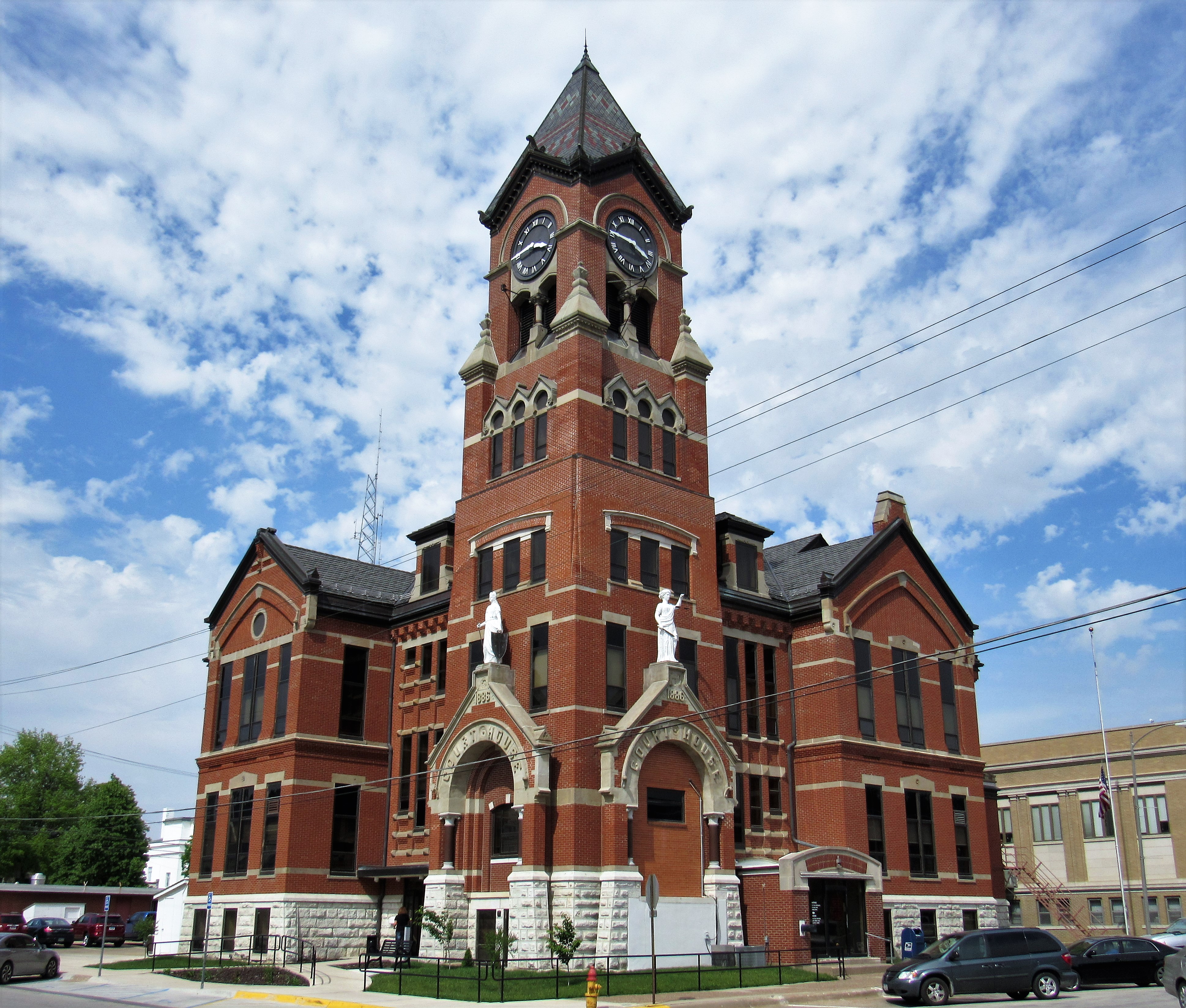 Washington_County_Courthouse_-_Iowa.jpg